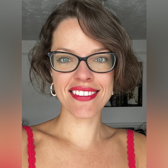 Meet your Posher, Veronika - Picture 3 of 6